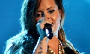 Demi Lovato escucha Anyone