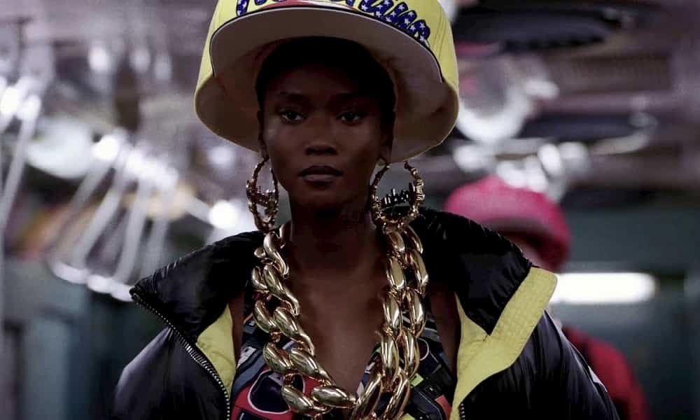 El nuevo anuncio de Moschino, un homenaje al pop de los 80
