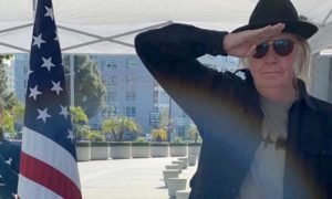 Neil Young ya es ciudadano estadounidense