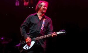 Peter Buck de REM en 2008