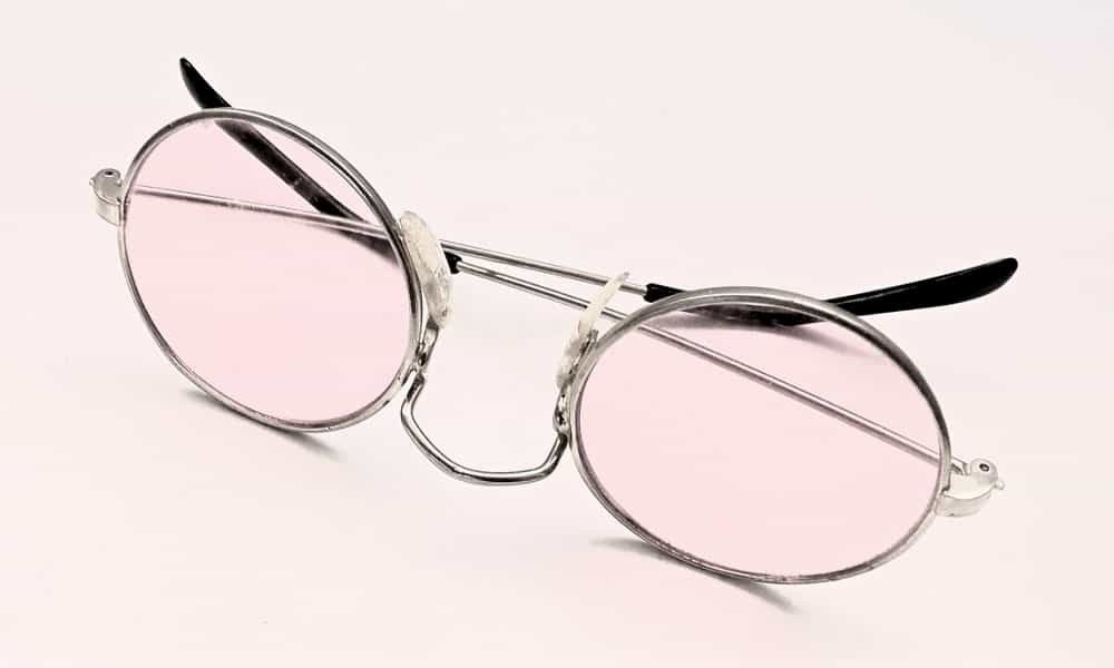 Las gafas de sol John Lennon se vendieron por 162 mil euros