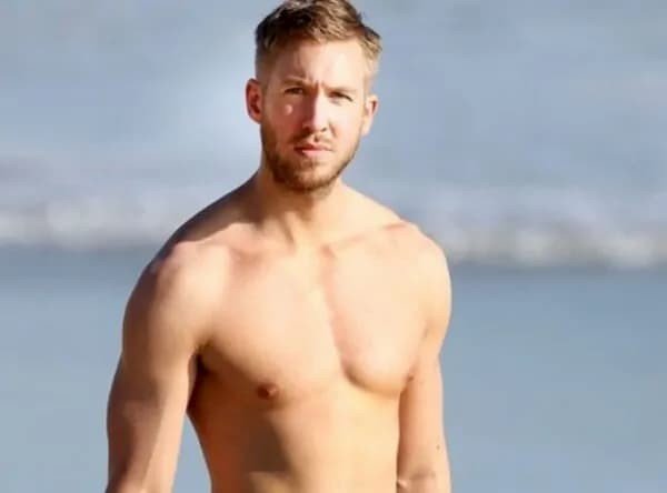 Calvin Harris desnudo