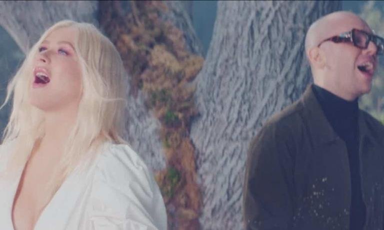 Christina Aguilera 'Fall on me'