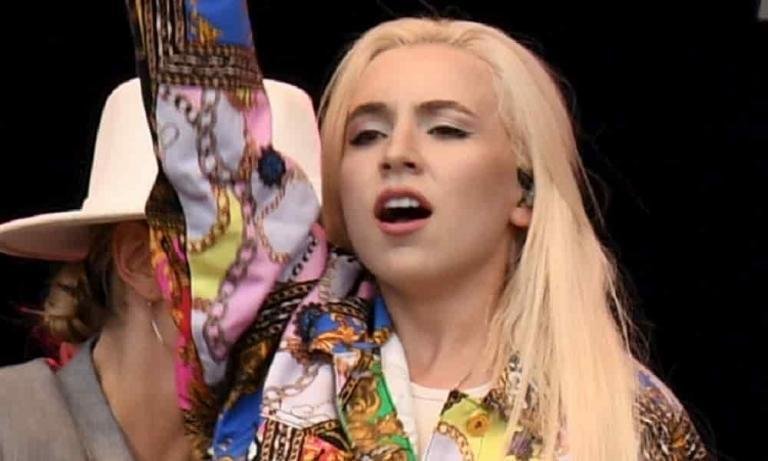 Ava Max en vivo en 2019