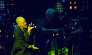 Bill Rieflin con REM en 2011