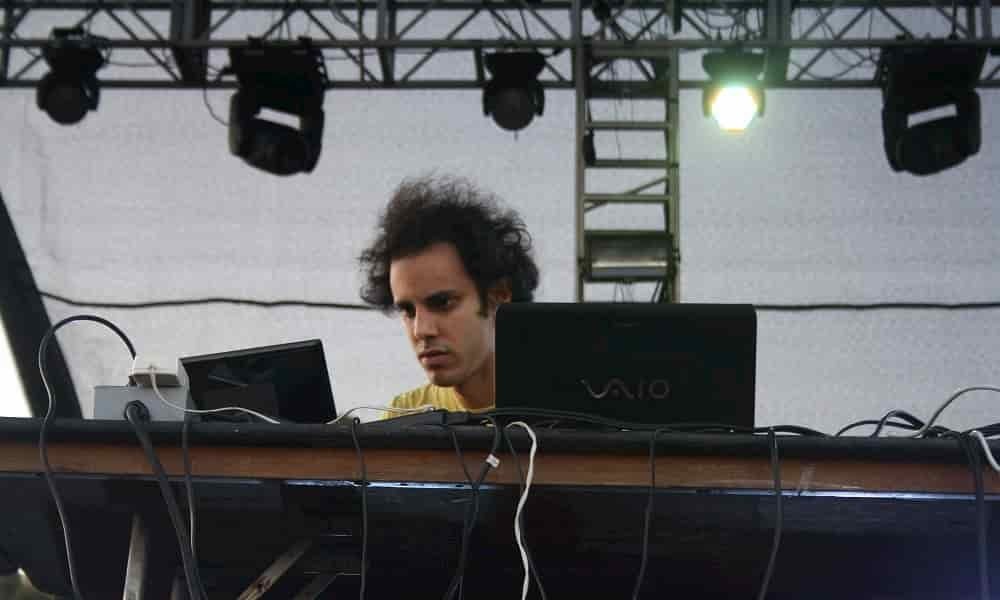 Escucha '4T Recordings' de Four Tet