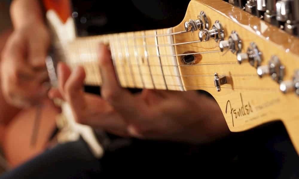 Fender ofrece clases gratuitas de guitarra