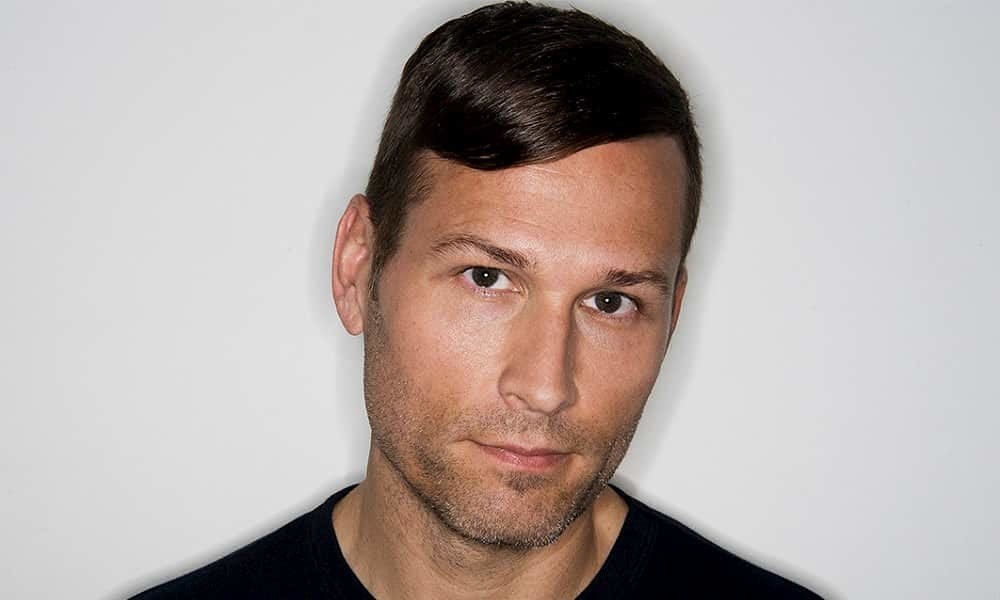 Kaskade en la foto oficial Warner