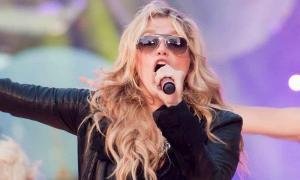 Kesha en vivo en 2012
