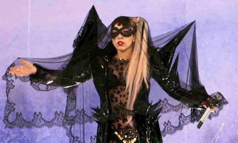 Lady Gaga duetos Chromatica