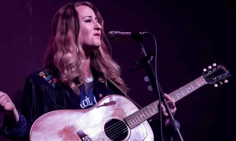 Margo Price en concierto en 2020