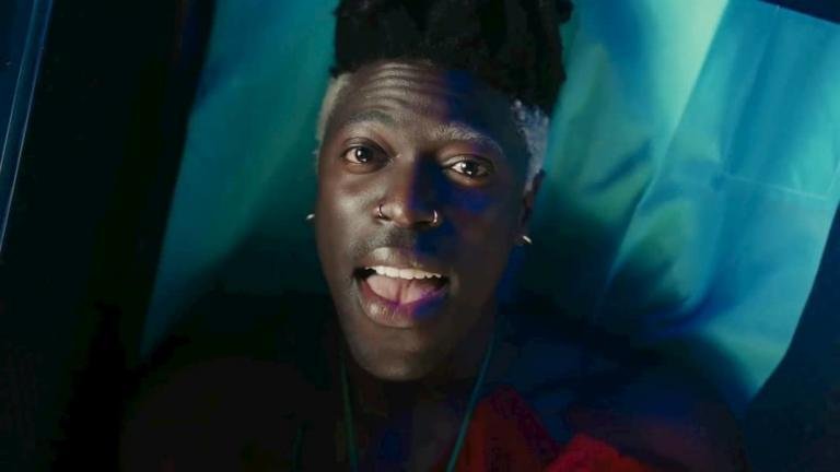 Moses Sumney lanza el video para su nueva canción 'Cut Me'