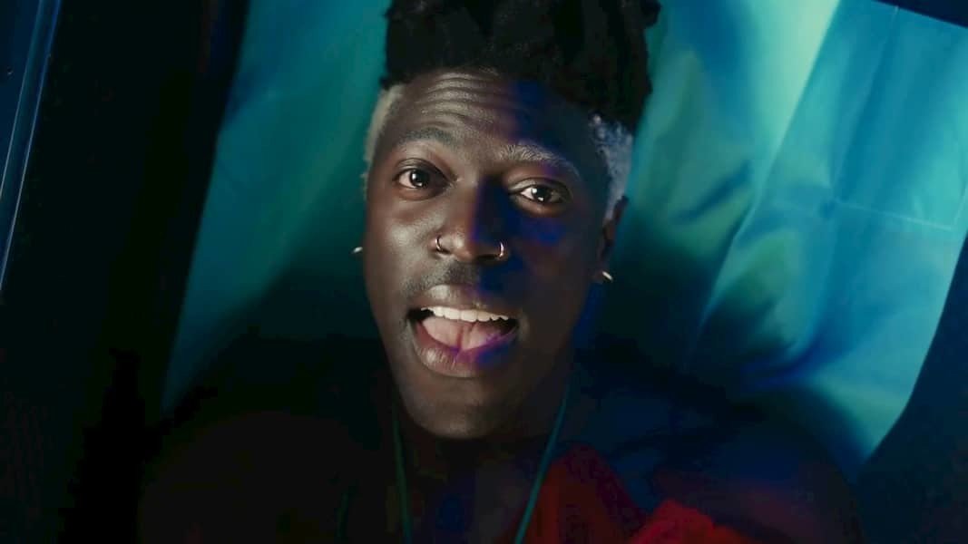 Moses Sumney lanza el video para su nueva canción 'Cut Me'