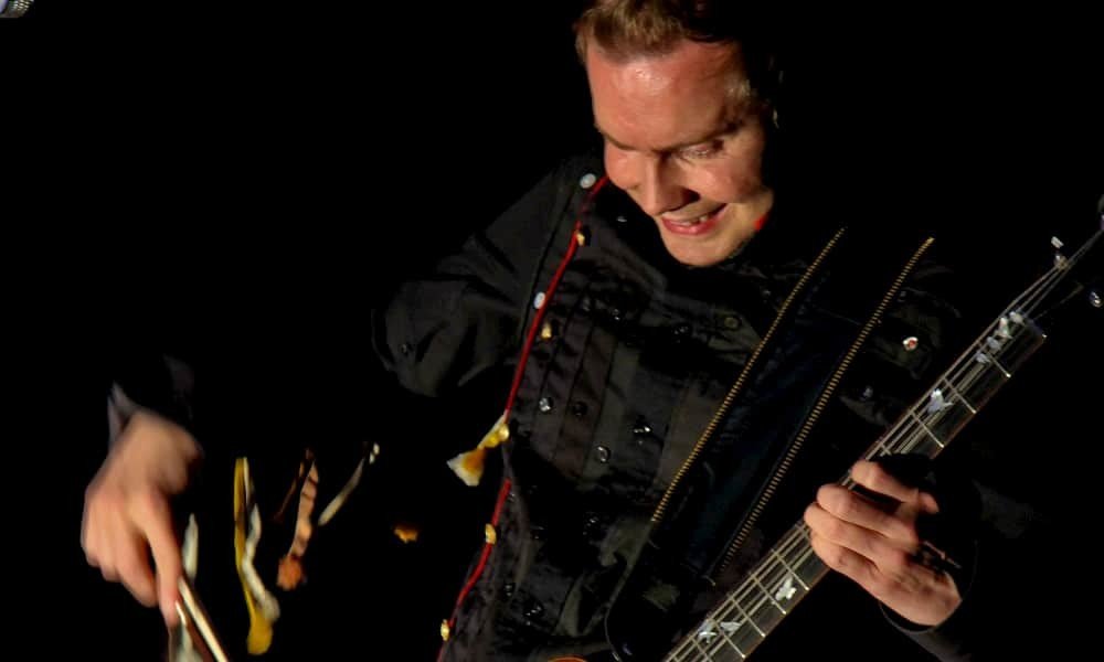 Jonsi de Sigur Ros toca en vivo