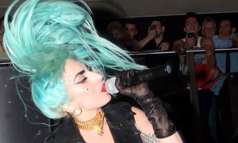 Lady Gaga con el pelo verde