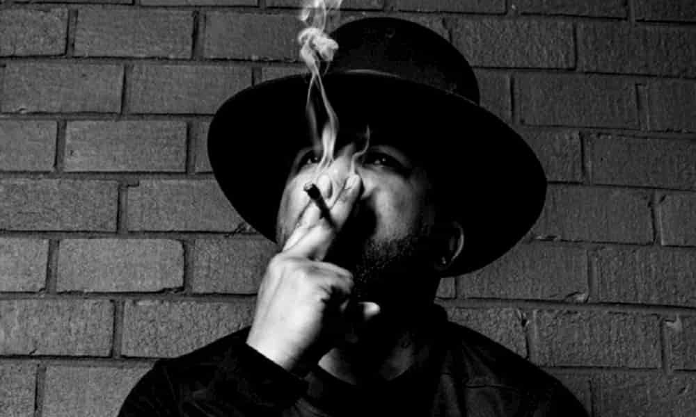The-Dream fumando