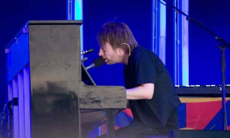 Thom Yorke al piano