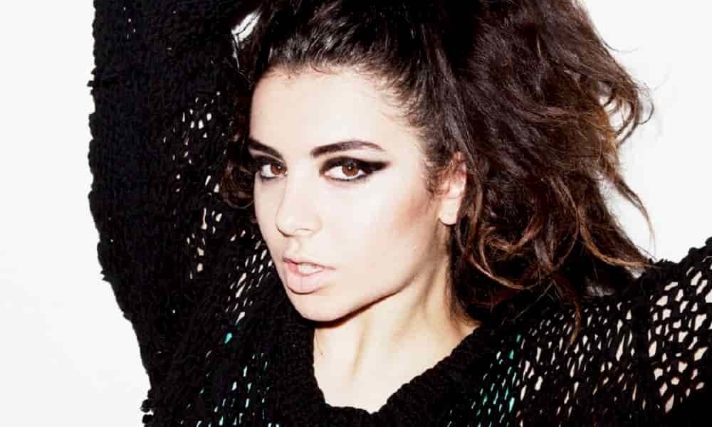 Una foto de Charli XCX en 2019