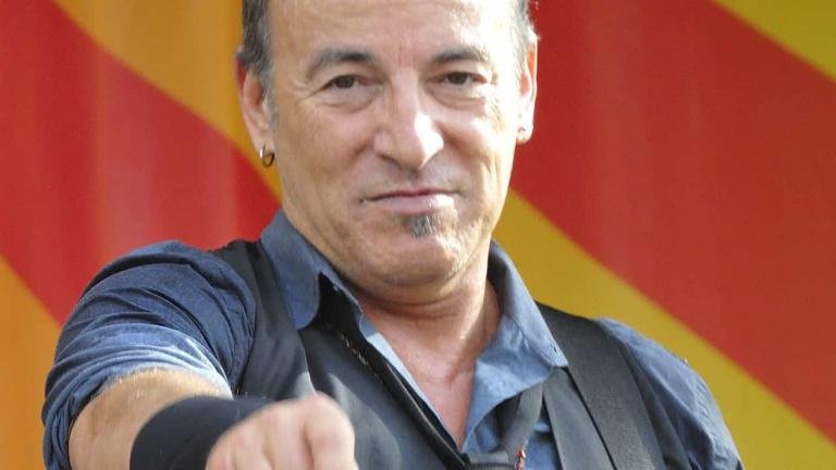 Bruce Springsteen indicando
