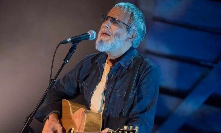 Cat Stevens con guitarra