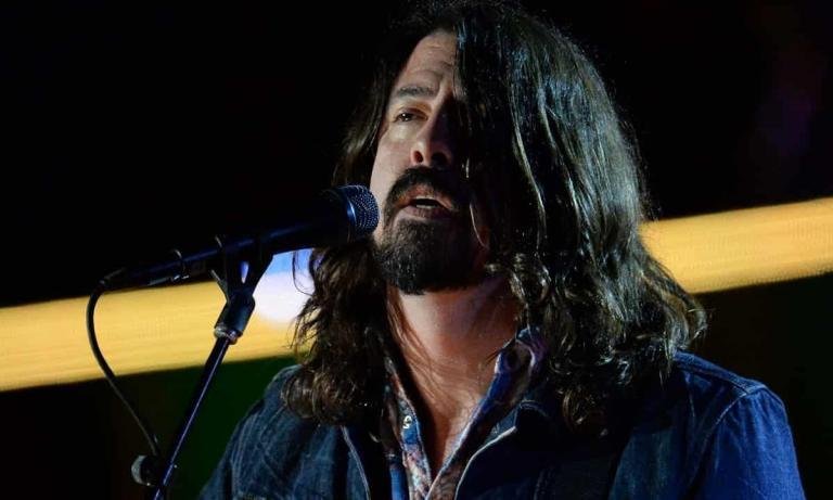 Dave Grohl canta en 2016