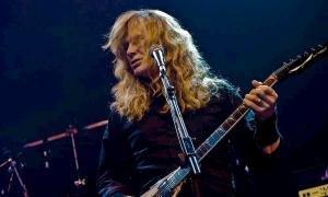 Dave Mustaine micro y guitarra
