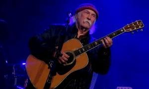David Crosby con guitarra live