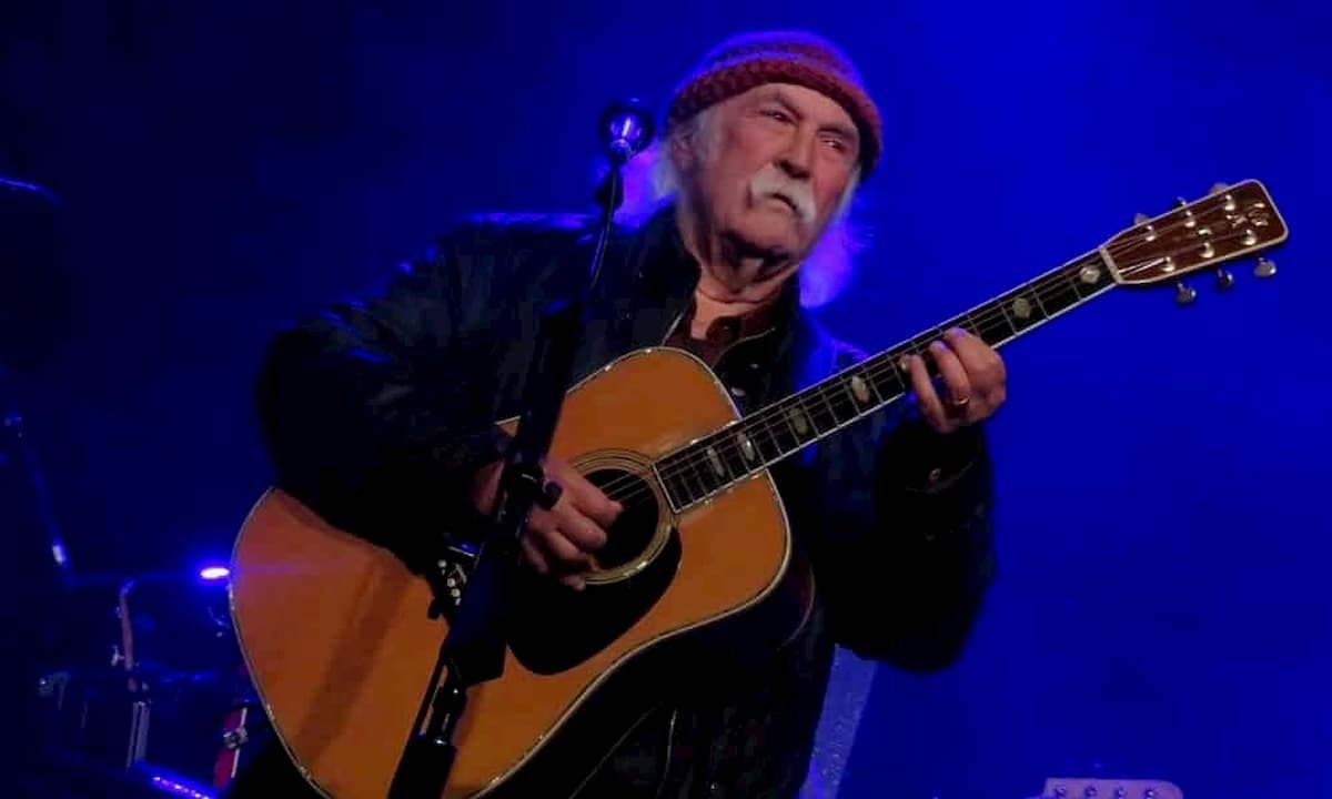 David Crosby con guitarra live