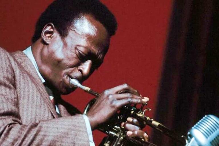 Miles Davis toca en vivo