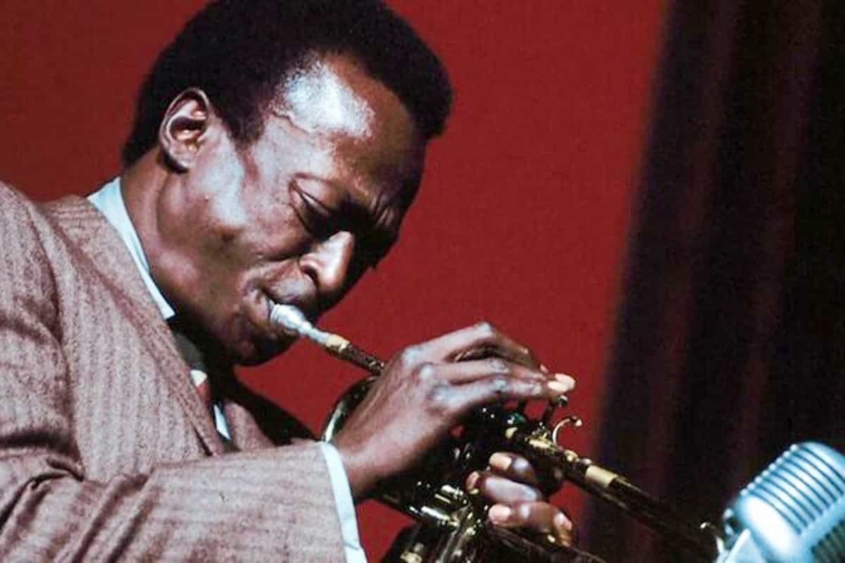 Miles Davis toca en vivo