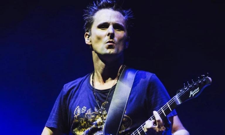 Muse, Matt Bellamy en azul