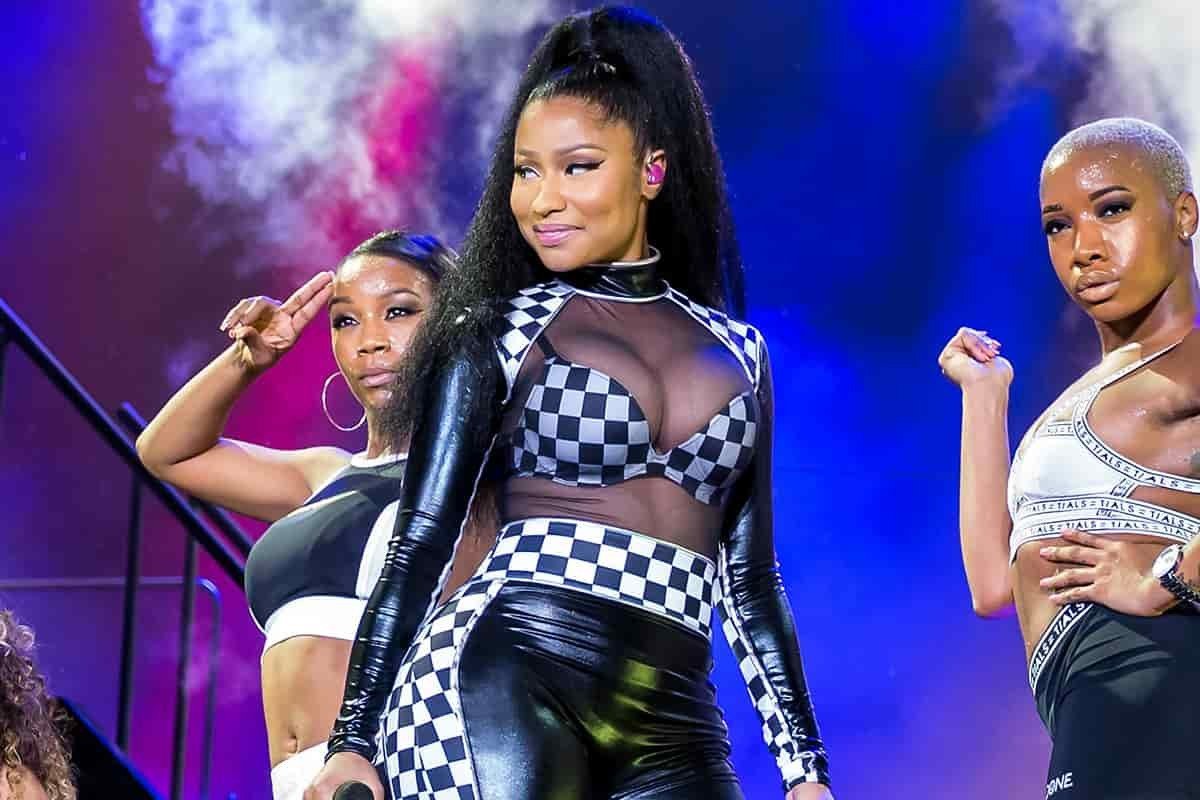 Nicki Minaj baila en vivo