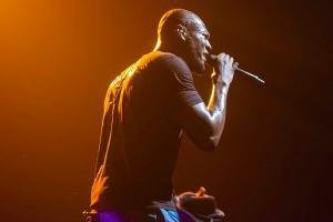 Stormzy canta live