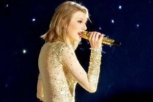 Taylor Swift de espaldas