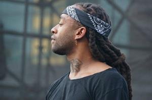 Ty Dolla Sign de perfil